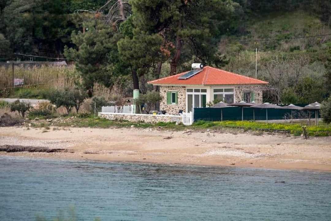 House Kokkalas On The Beach Пиргадикия Екстериор снимка